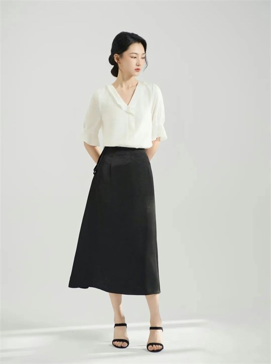 禾等女装 以轻盈姿态 与时光温柔对话