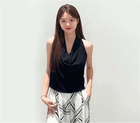 所季2025夏季新品 时尚轻奢 展现迷人气场