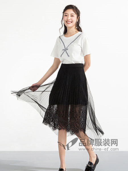 HOTWIND热风休闲2018春夏新款甜美女士蝴蝶结相拼T恤圆领纯棉短袖