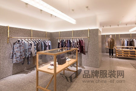 华伦天奴店铺展示