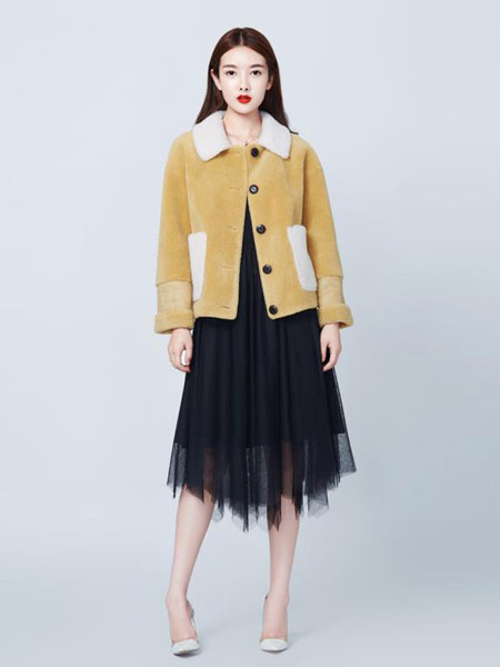 妍可唯女装品牌2019秋冬时尚潮流套装