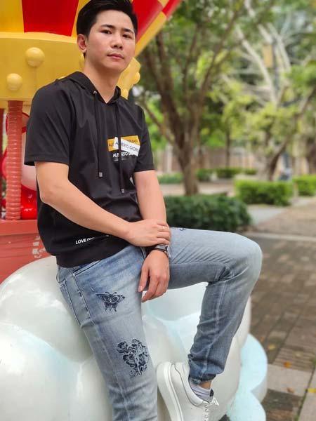 艾伯图男装品牌2019春夏修身薄款