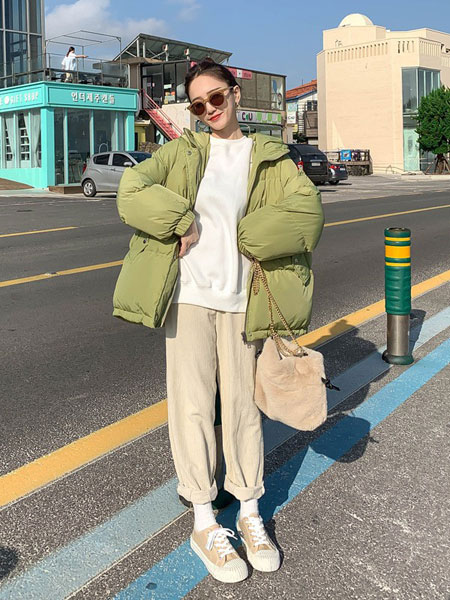夏梵尼女装品牌2019秋冬新款纯色羽绒面包服