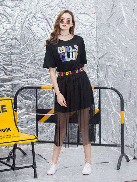 新佳娜女装品牌2020秋冬黑色印花连衣裙