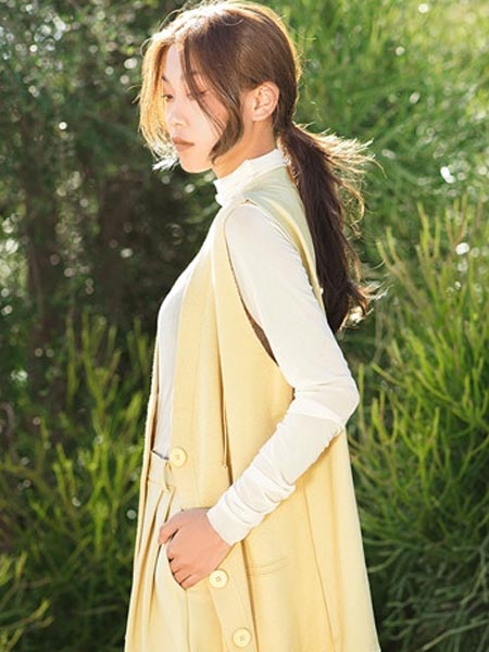 18Fans女装品牌2020秋冬黄色无袖舒适马甲