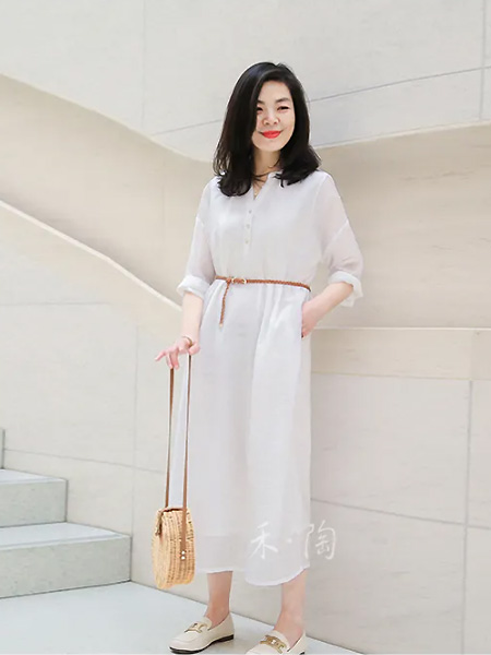 禾陶成衣女装品牌2021夏季知性温柔风连衣裙