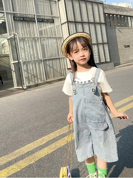 贝贝依依童装品牌2021春夏韩版背带裤搭配T恤