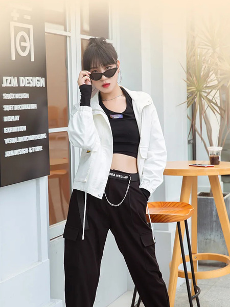 新佳娜女装品牌2021秋冬简约短款外套