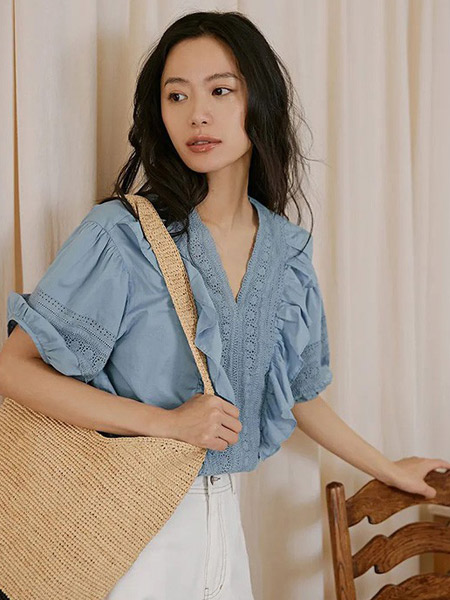 UAU女装品牌2022春夏蓝色纯色日系淑女快时尚休闲森系原宿小清新通勤风文艺范百搭俏皮学院港风上衣