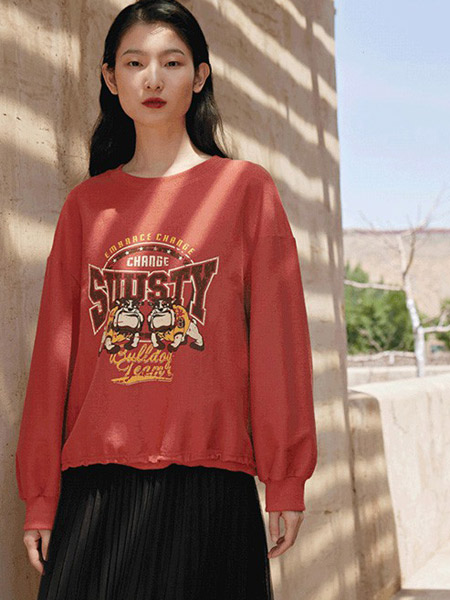 UAU女装品牌2022春夏红色欧美快时尚休闲原宿通勤风街头范俏皮百搭BF风学院短款不规则长袖卫衣