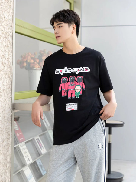 街头男人帮男装品牌2022春夏黑色俏皮鱿鱼游戏卡通印花潮流个性字母短袖百搭时尚T恤