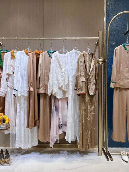 右立方女装品牌2022秋冬气质款系列新品