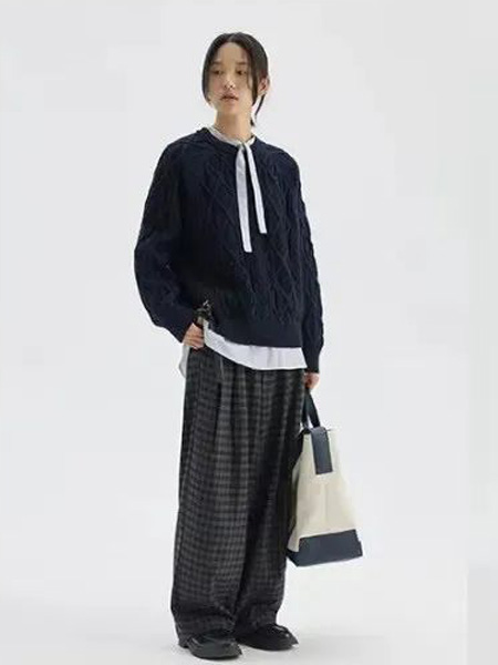 半栀子兮女装品牌2022秋冬提花针织圆领毛衣