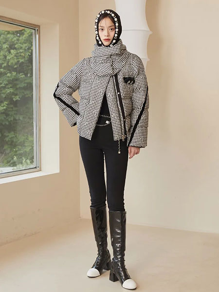 圣卡萝女装品牌2022秋冬复古风格子羽绒服