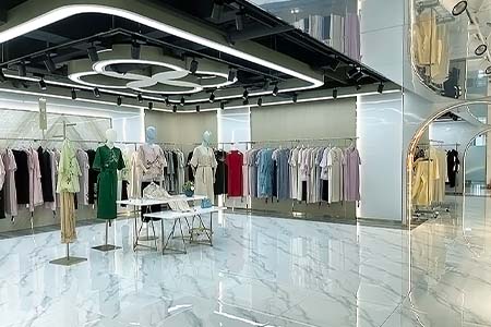 右立方女装品牌店铺展示