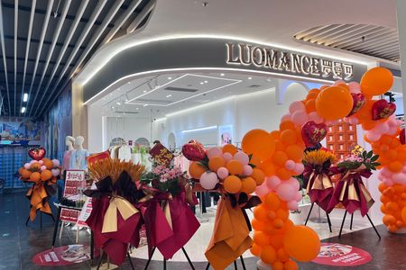 罗曼可女装品牌店铺展示